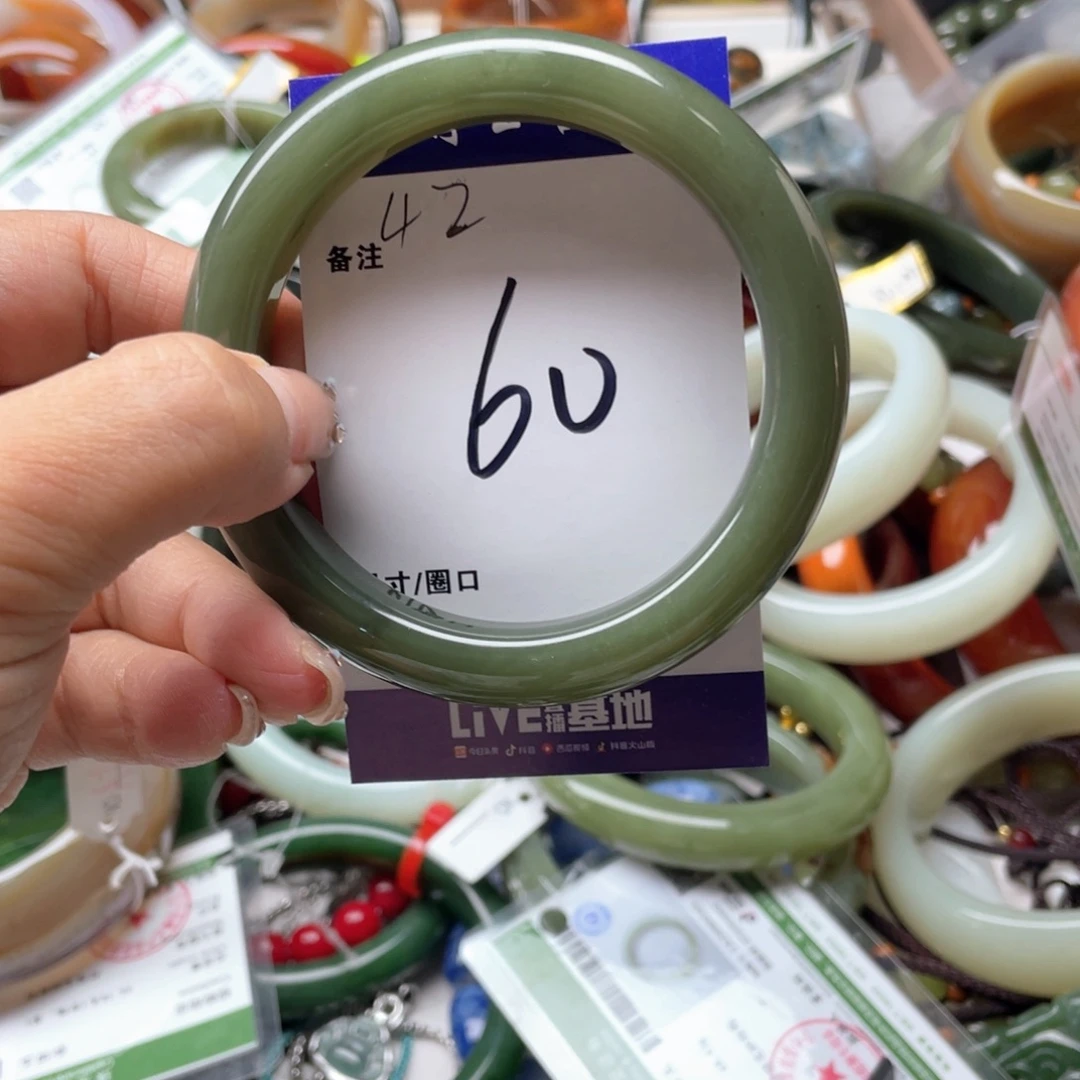 麦***开和田玉未镶嵌手镯