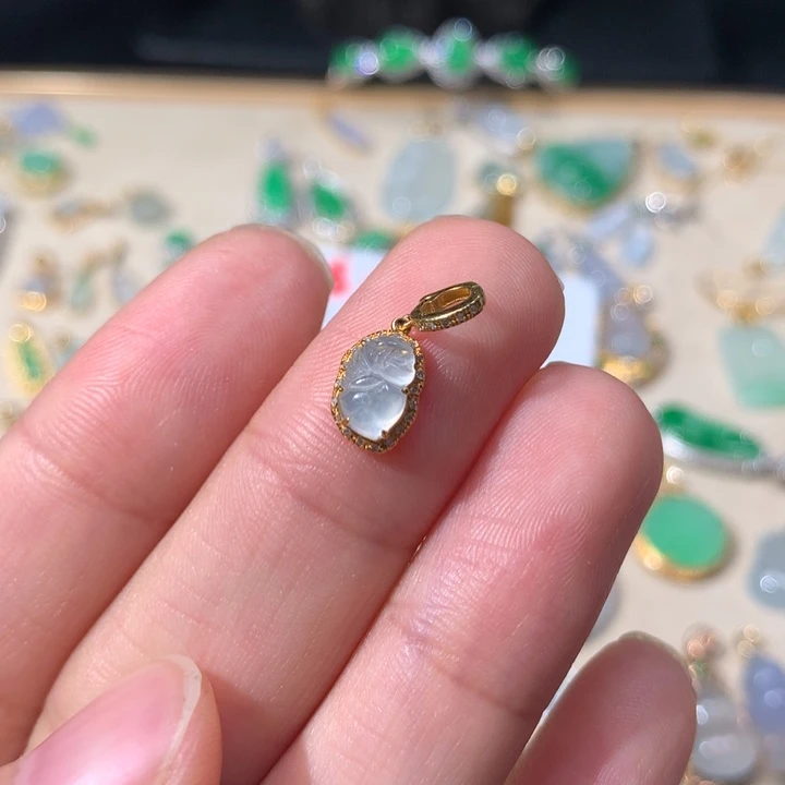 颈饰18K金镶嵌翡翠