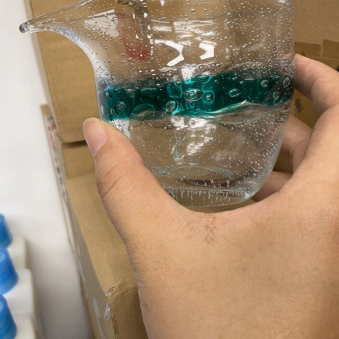 搪瓷杯子里还有很多东西