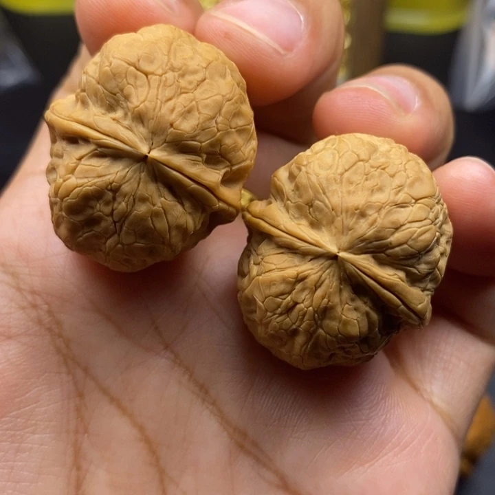 文玩核桃把件32尺云南核桃