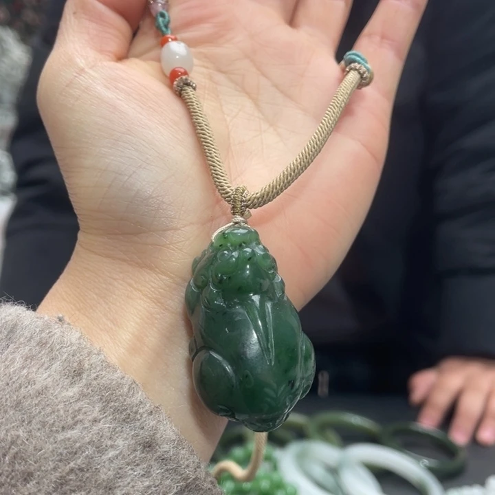 和田玉未镶嵌颈饰霸王貔貅