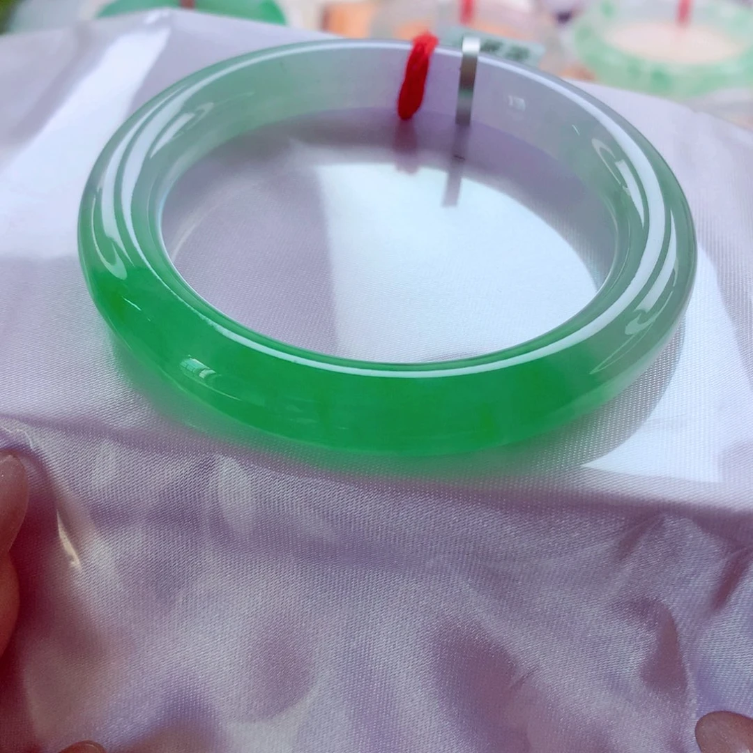 杜***鹃翡翠未镶嵌手镯（圆镯）师妹51正阳绿色标帝绿无结构