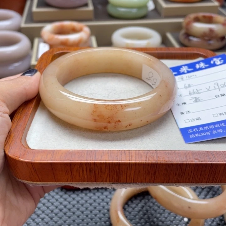 石英岩玉未镶嵌手镯舍太翠