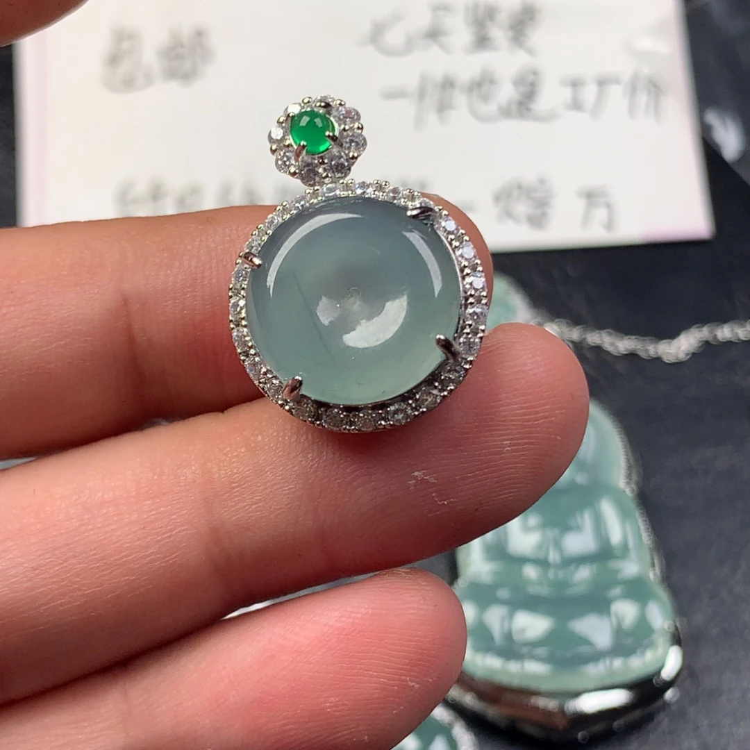颈饰未镶嵌翡翠平安扣
