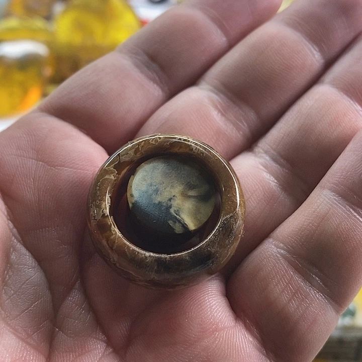 琥珀裸石未镶嵌白*跑圈