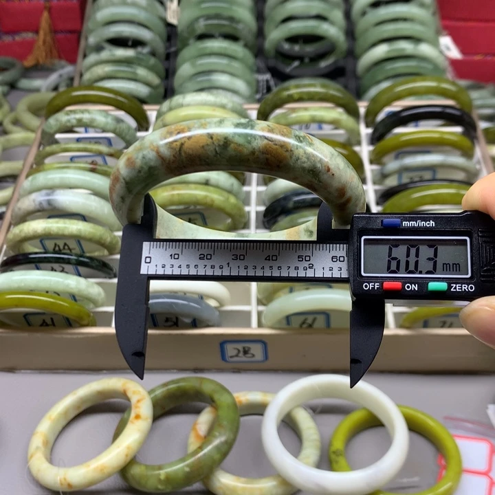 未镶嵌蛇纹石玉手镯68