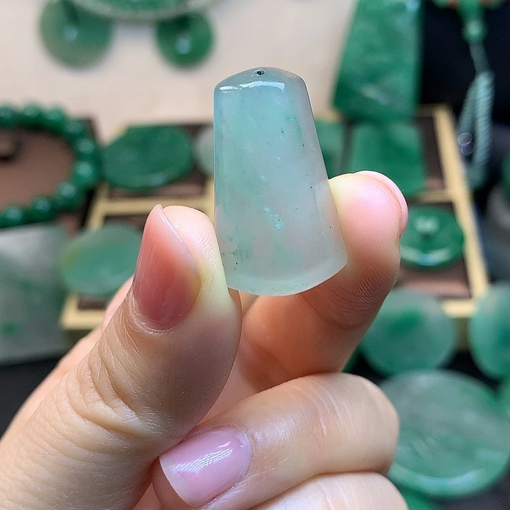 未镶嵌石英岩玉珠宝半成品