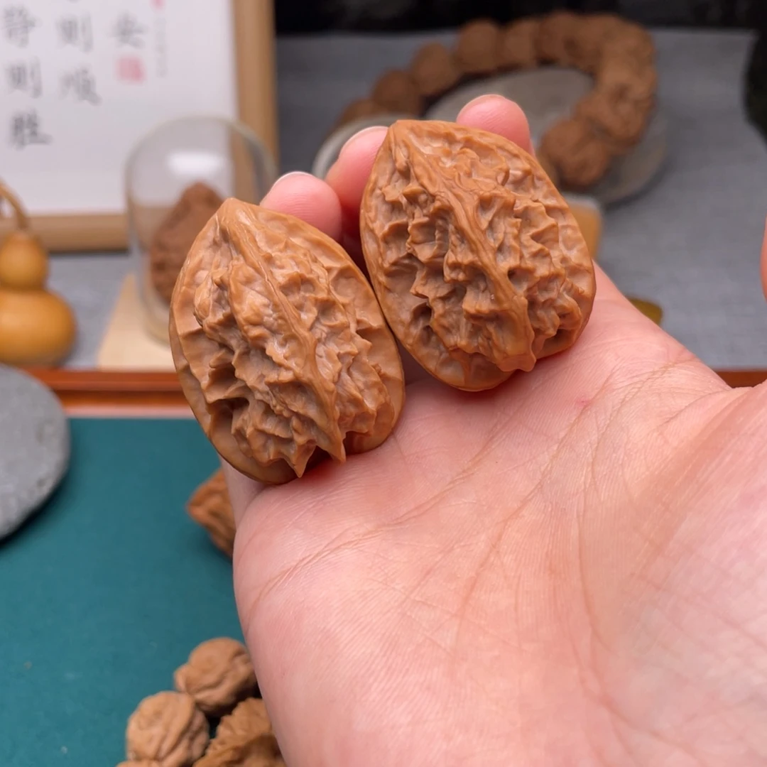 文玩核桃吊坠31尺龙骨寿山石