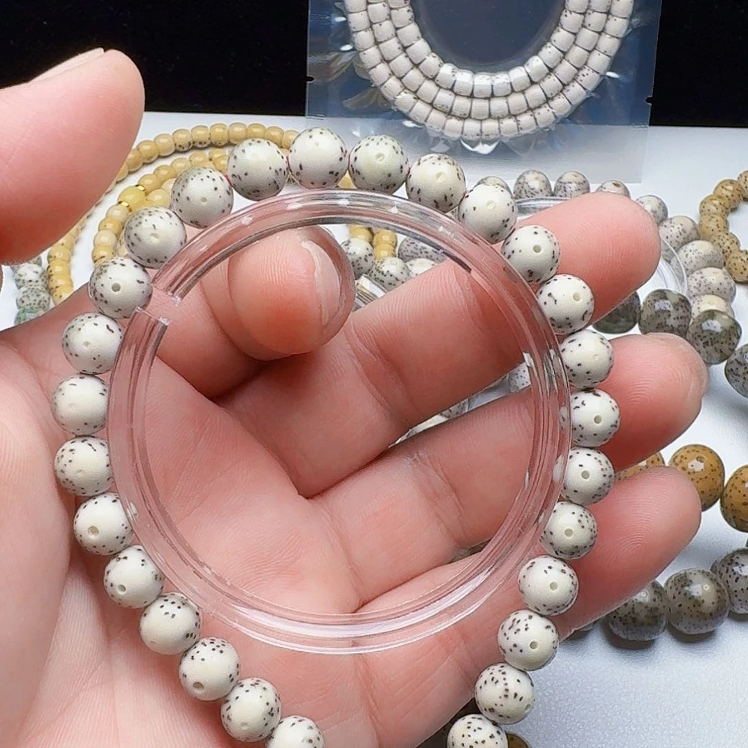 星月菩提吊坠同枝卡8手持