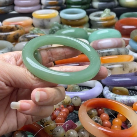 石英岩玉未镶嵌手镯