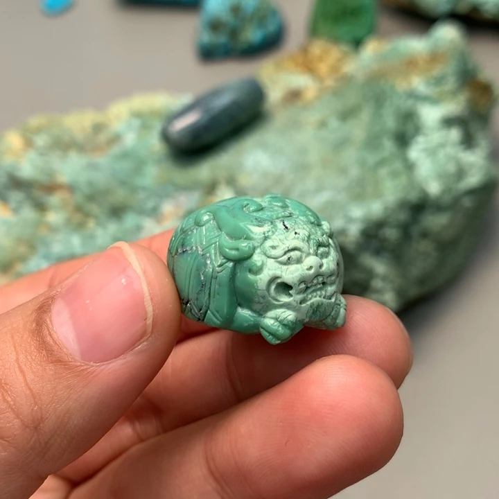 绿松石未镶嵌颈饰