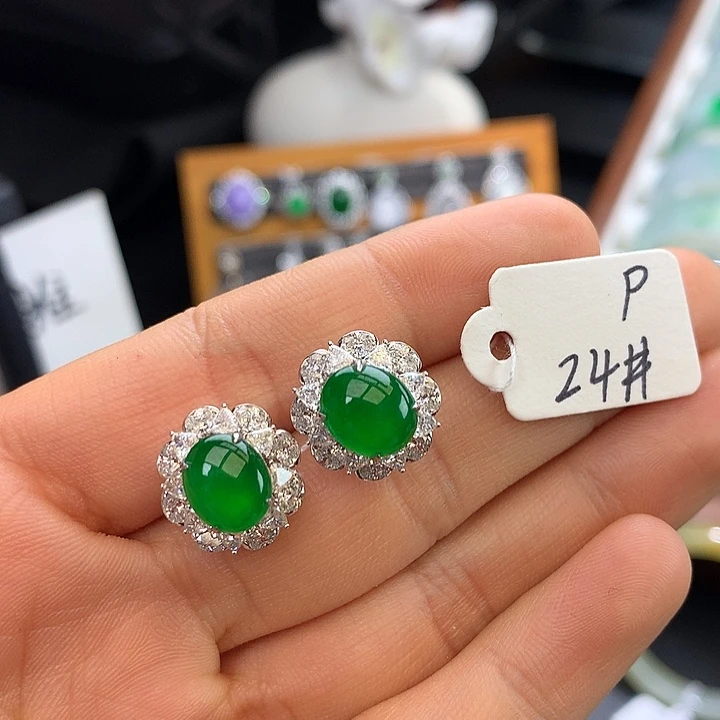 18K金镶嵌翡翠耳饰冰辣绿耳钉