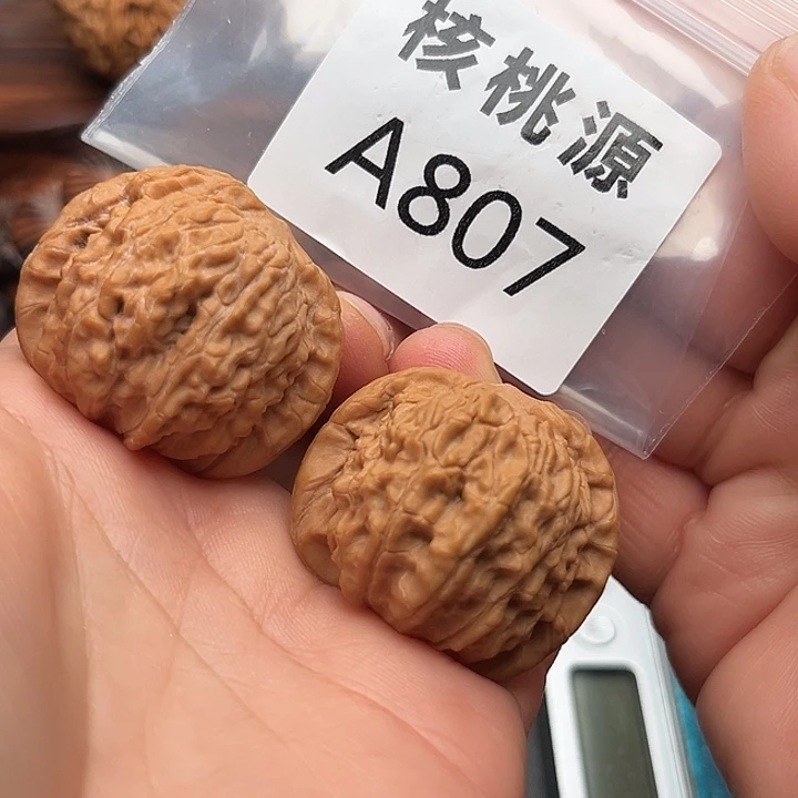 文玩核桃吊坠红豆38
