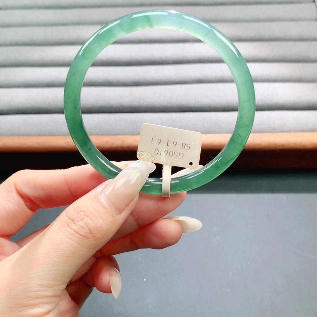 翡翠未镶嵌手镯天然