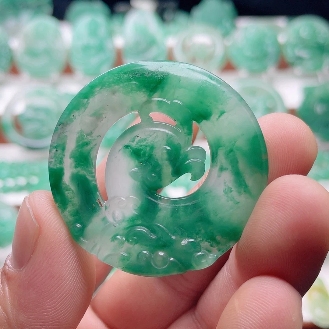 颈饰未镶嵌石英质玉