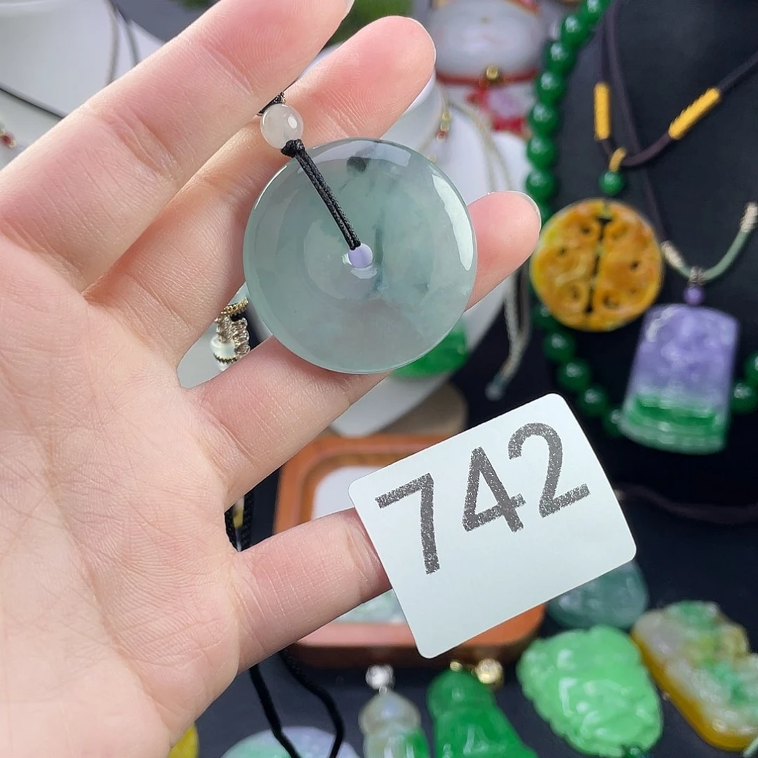 翡翠未镶嵌吊坠(赠链)