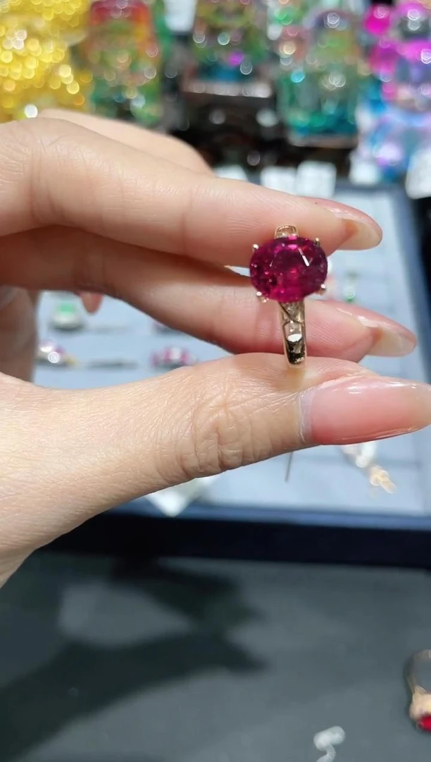 18K金镶嵌碧玺戒指