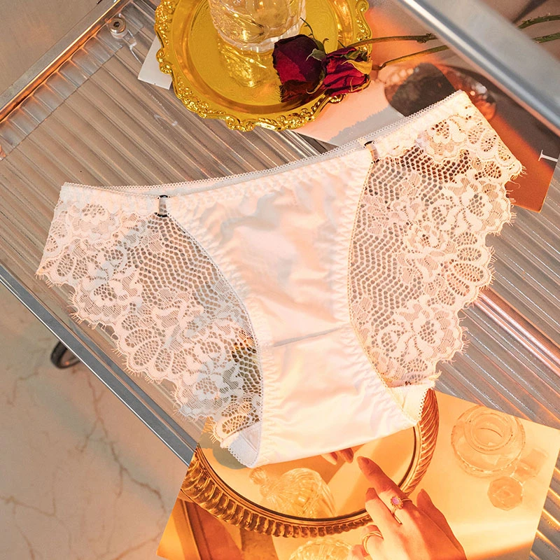 法式细扣高开叉三角裤缎面透气低腰女纯欲内裤蕾丝包臀棉裆性感