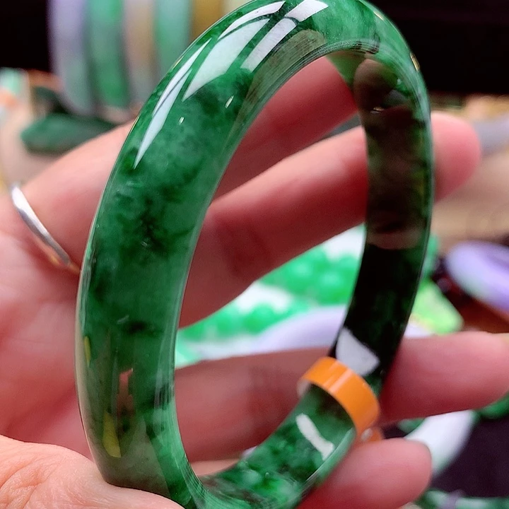 翡翠未镶嵌手镯翡翠