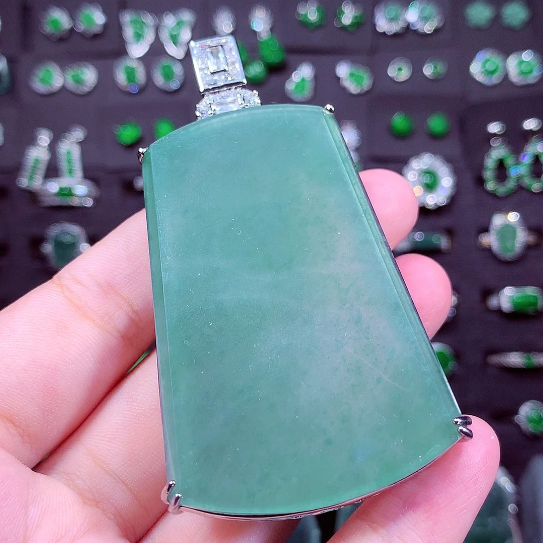 颈饰未镶嵌翡翠天然