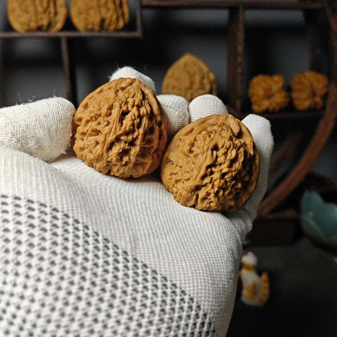 卡****吊坠文玩核桃南疆石默认浮黄