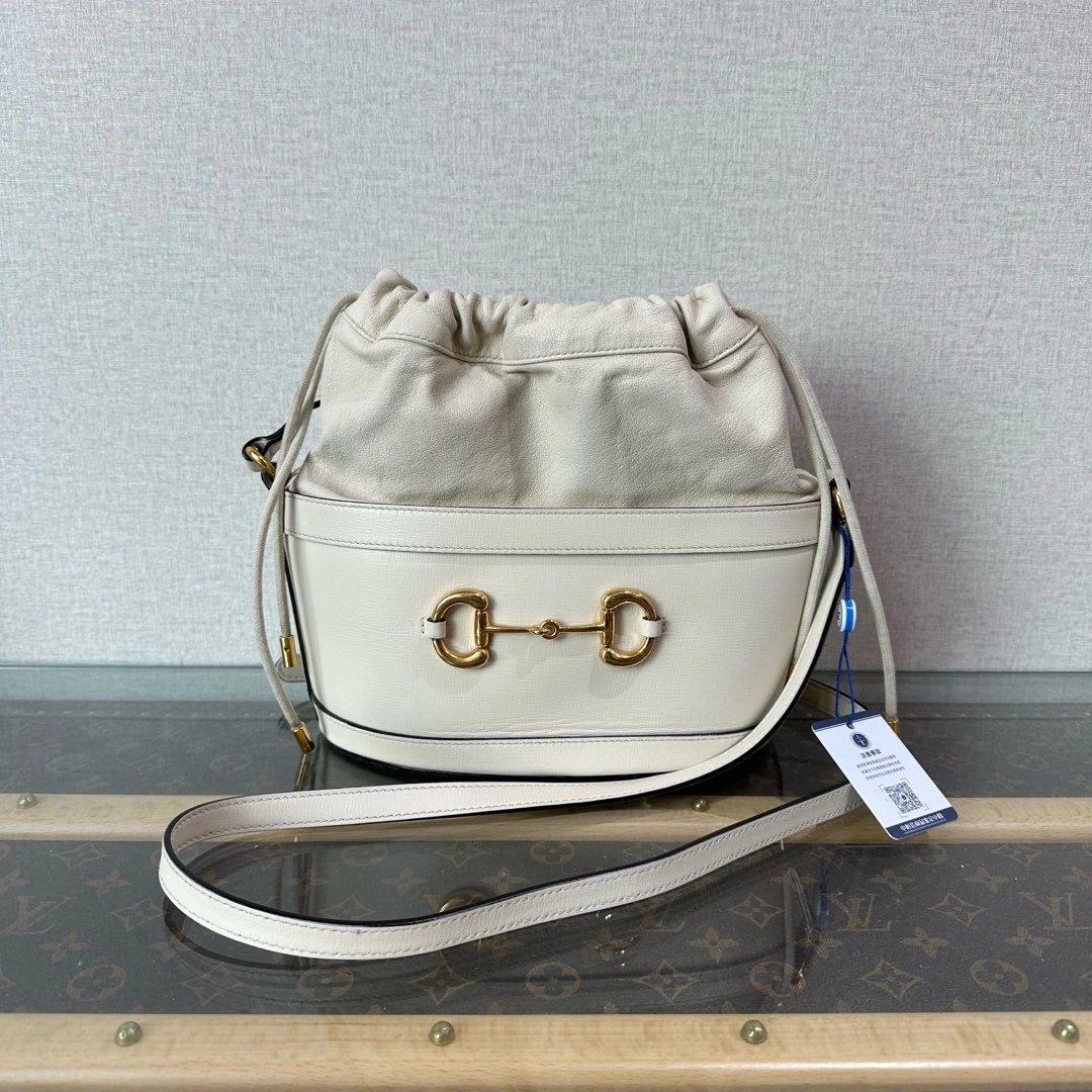 95新 GUCCI/古驰 1995白色全皮拼接抽绳马衔扣水桶包 06106