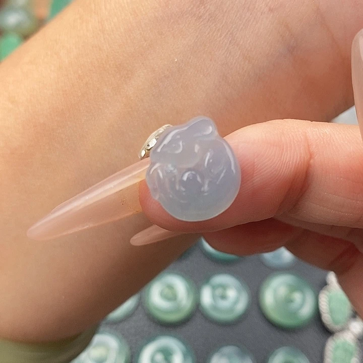 翡翠未镶嵌颈饰老鼠
