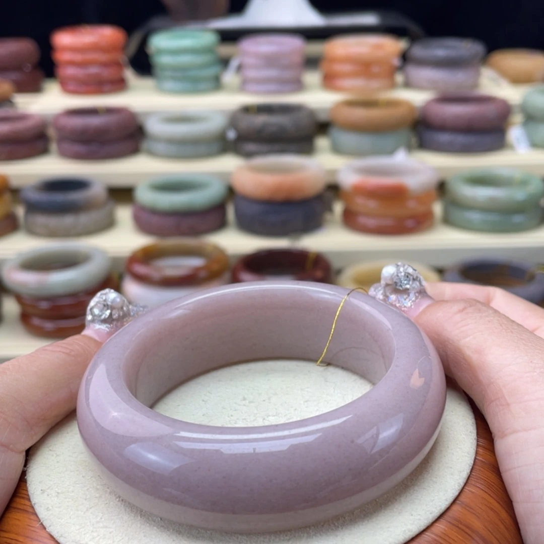 【闪购商品】石英质玉手镯未镶嵌浅**韵