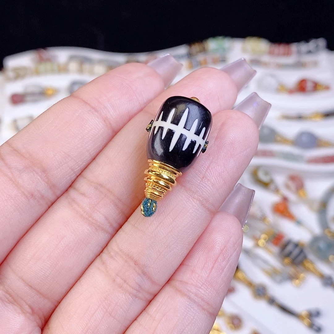 玛瑙/玉髓（覆膜）18K金镶嵌颈饰12.2×12.7