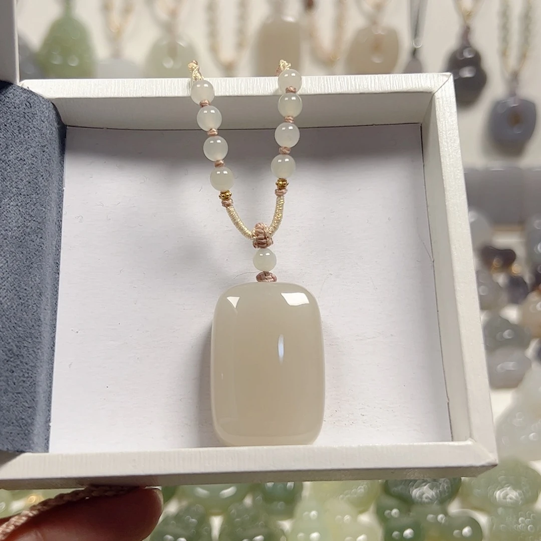 颈饰未镶嵌和田玉