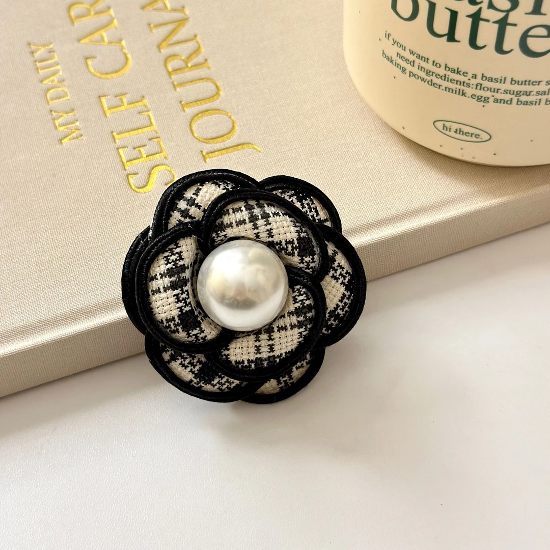 轻风山茶奢小香花胸针高级感时尚气质高