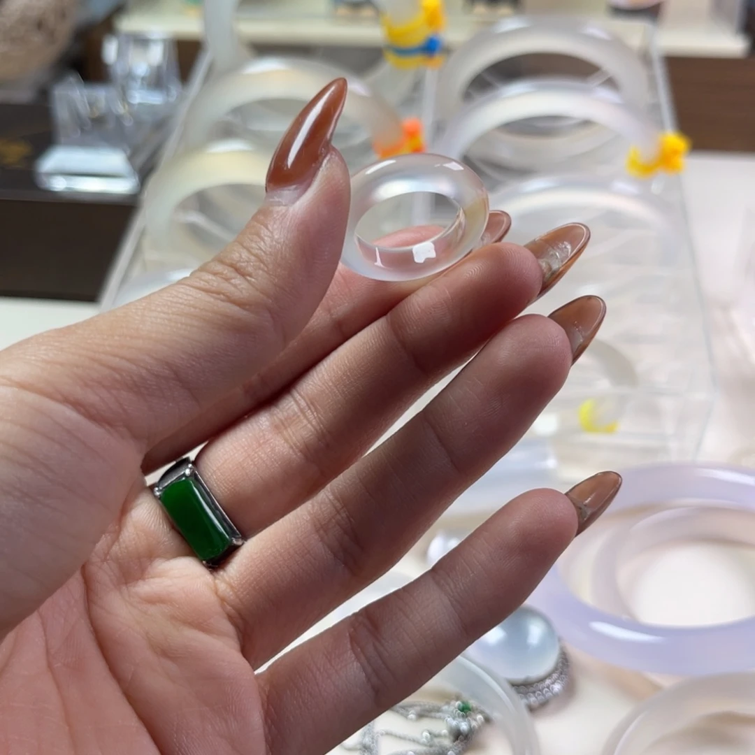 手镯玛瑙/玉髓未镶嵌春***朦