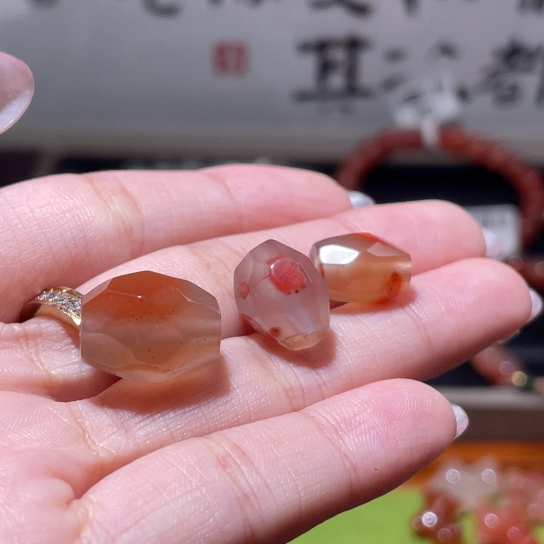 南红玛瑙未镶嵌挂件p539