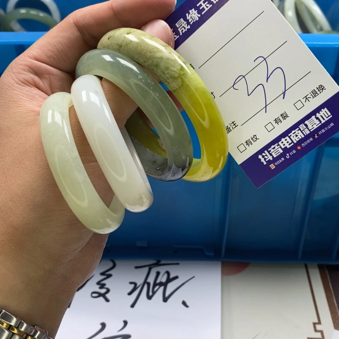 蛇纹石玉手镯未镶嵌