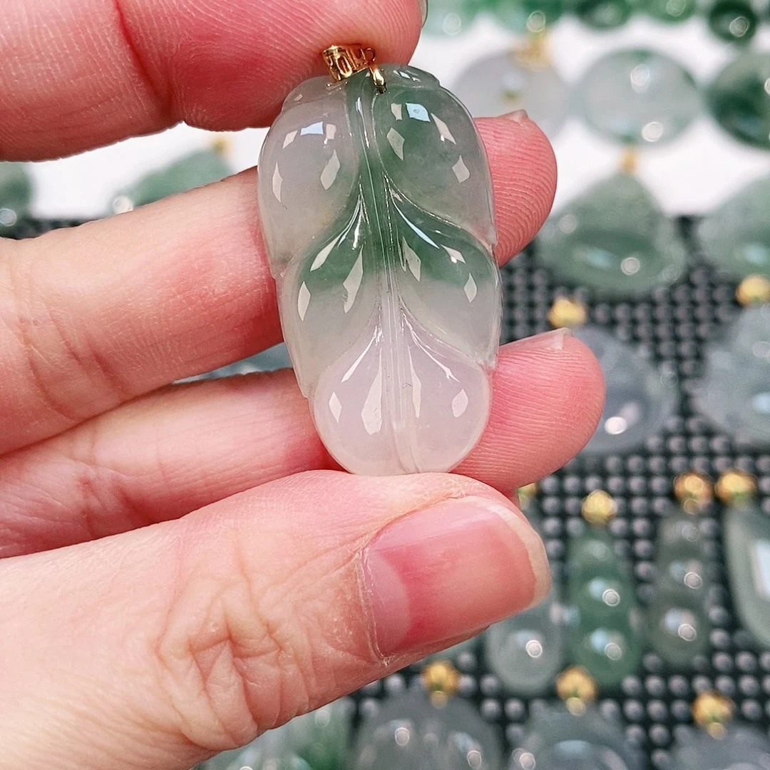 翡翠颈饰18K金镶嵌吊坠