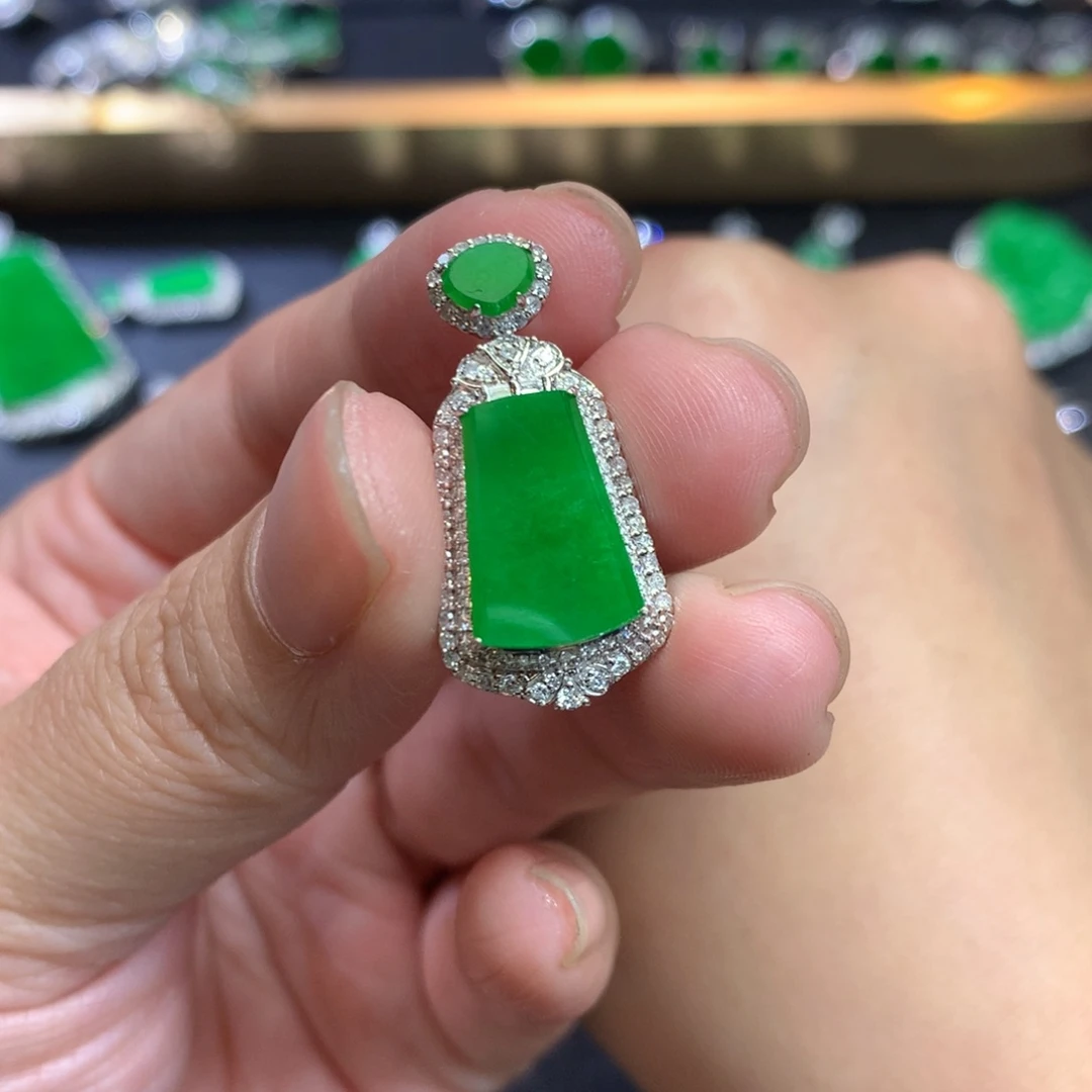 翡翠吊坠(不含链)18K金镶嵌