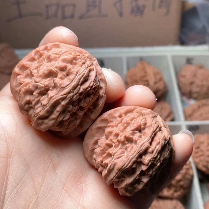 文玩核桃吊坠御*龙三角白