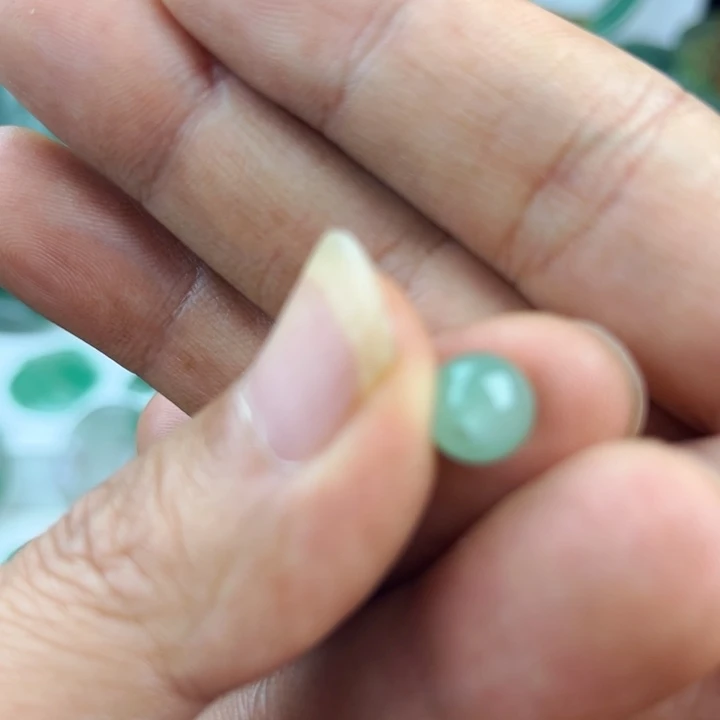 颈饰未镶嵌石英质玉善**忠