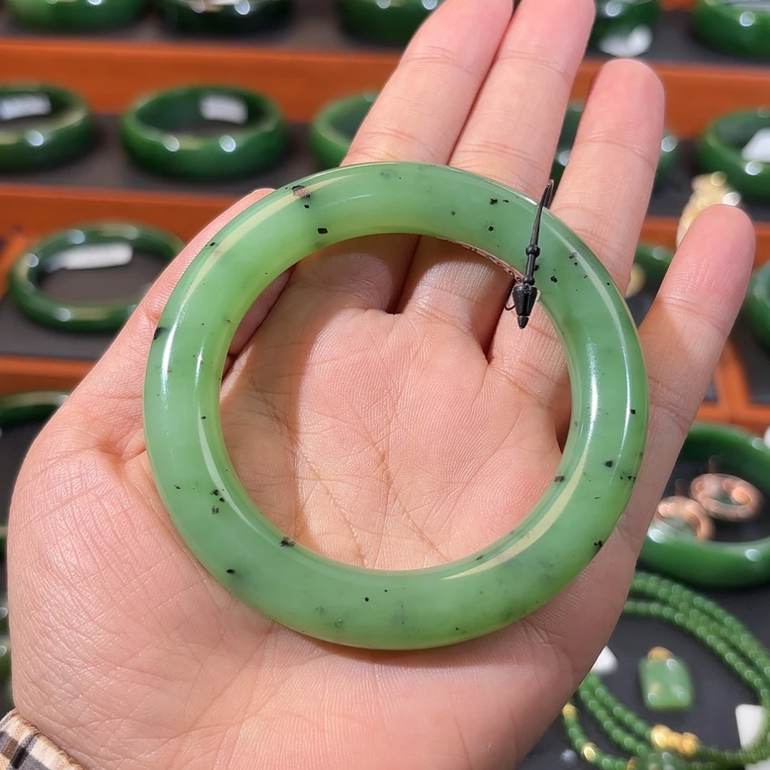 和田玉（碧玉）未镶嵌手镯苹果绿胖圆