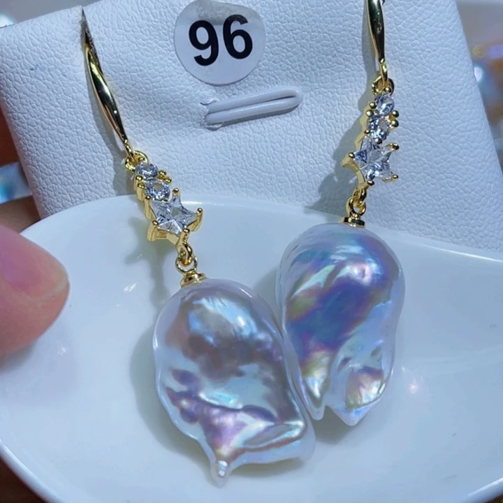 万***红颈饰未镶嵌淡水珍珠