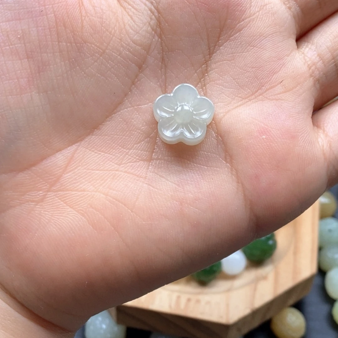 和田玉未镶嵌珠宝半成品