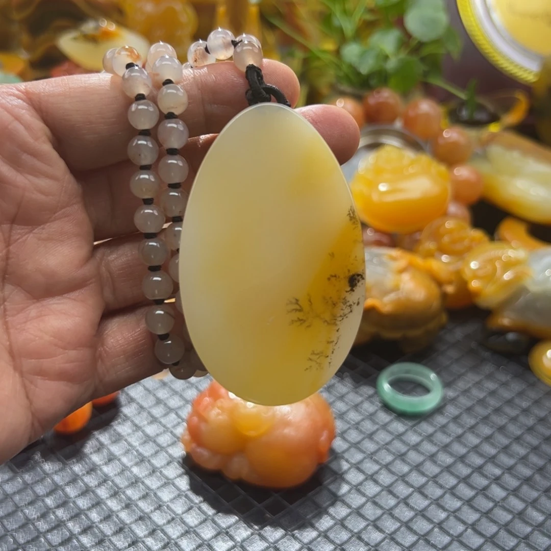 石英质玉未镶嵌颈饰