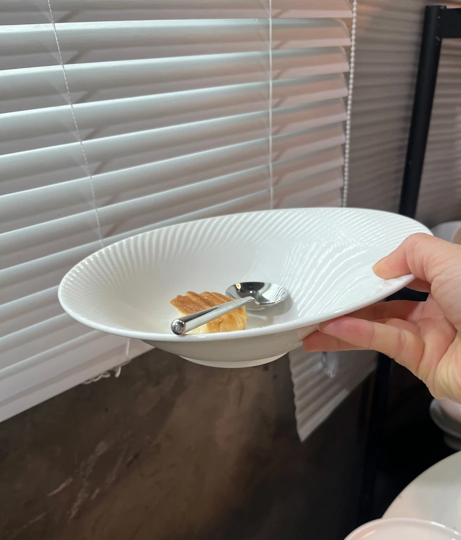 9.5英寸旋纹高级斜边碗不带勺子