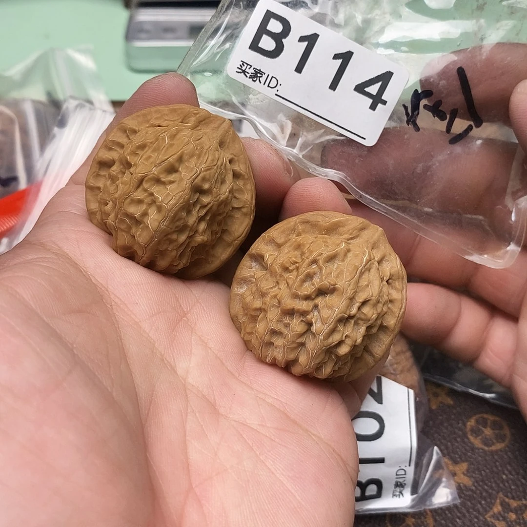 文玩核桃把件金麒麟37尺。