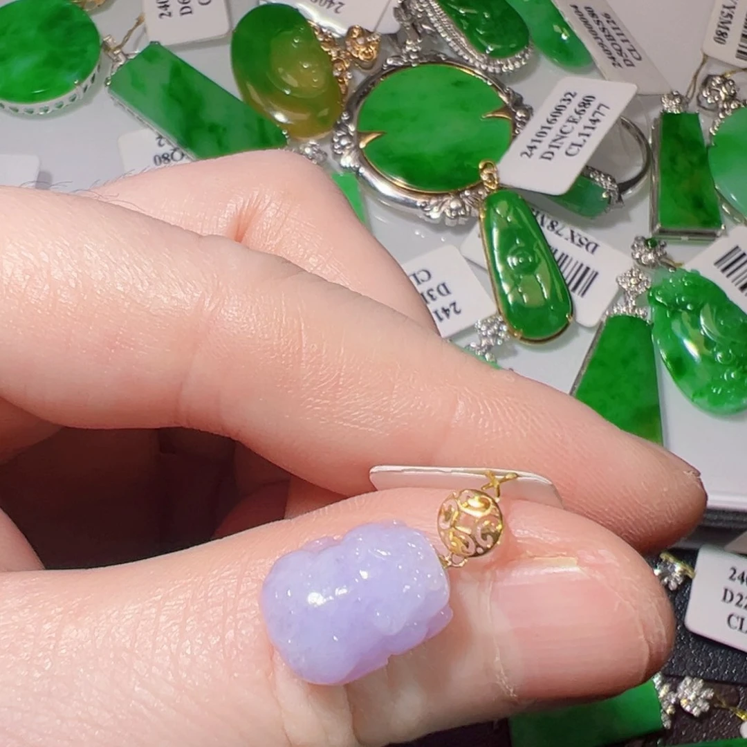 翡翠18K金镶嵌颈饰