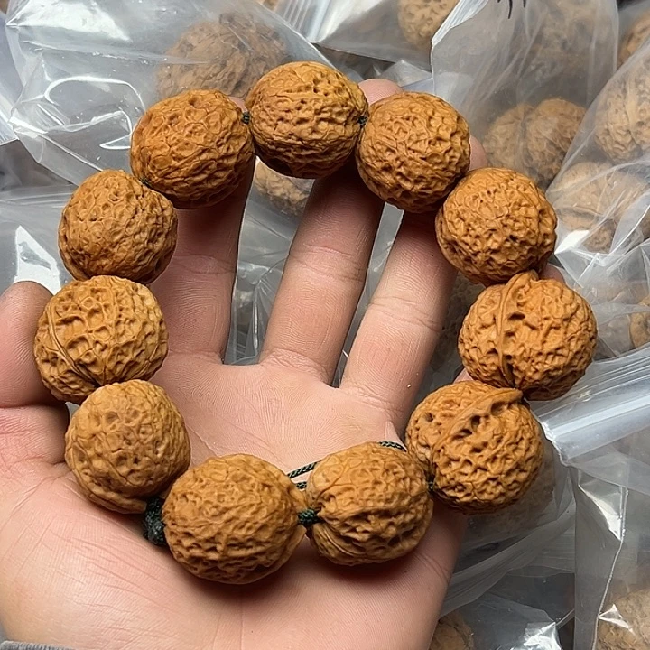 核桃10籽配一颗111籽手持30尺寸