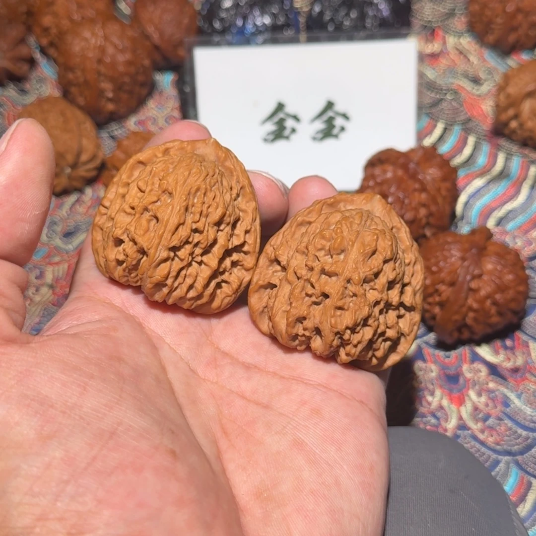 文玩核桃把件1437三角南疆，尺寸43 42.5 42