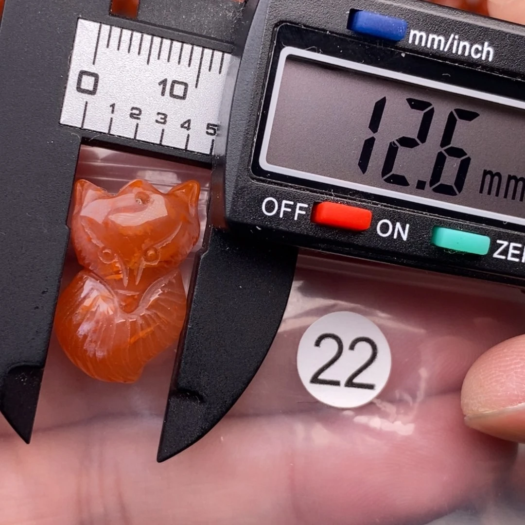 南红玛瑙未镶嵌配饰有瑕疵