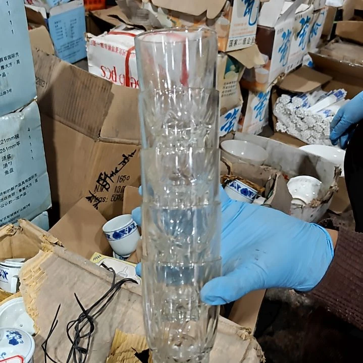摆件盘子碗茶壶啥都有