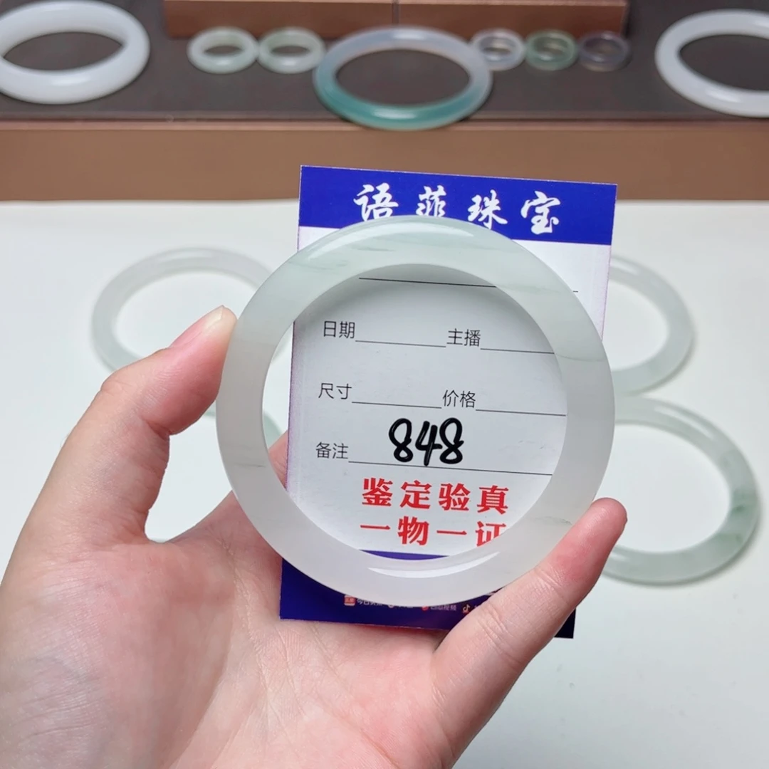 未镶嵌手镯石英质玉凌*